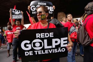 Protesto pró governo da presidente Dilma Rousseff e em defesa do ex presidente Luis Inácio Lula da Silva e da Democracia, em São Paulo (SP), nesta sexta-feira (18). Concentração no vão livre do Masp, na Avenida Paulista. Newton Menezes/Futura Press