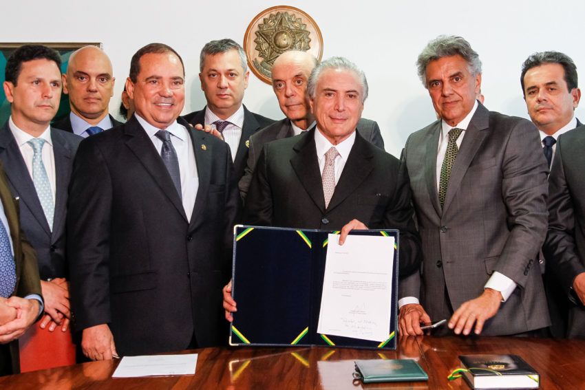 Brasília - DF, 31/08/2016. Presidente da República Michel Temer recebe notificação do Senado. Foto: Beto Barata/PR