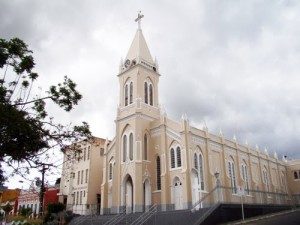 Catedral-Nossa-Senhora-das-Vitórias-300x225