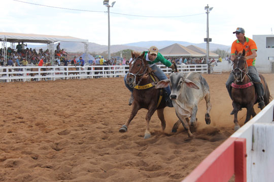 vaquejada-de-lagoa-real-brumado-noticias-00