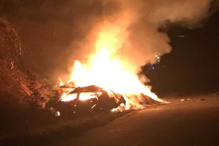 carro-incendiado-br-030-em-caetite-achei-sudoeste